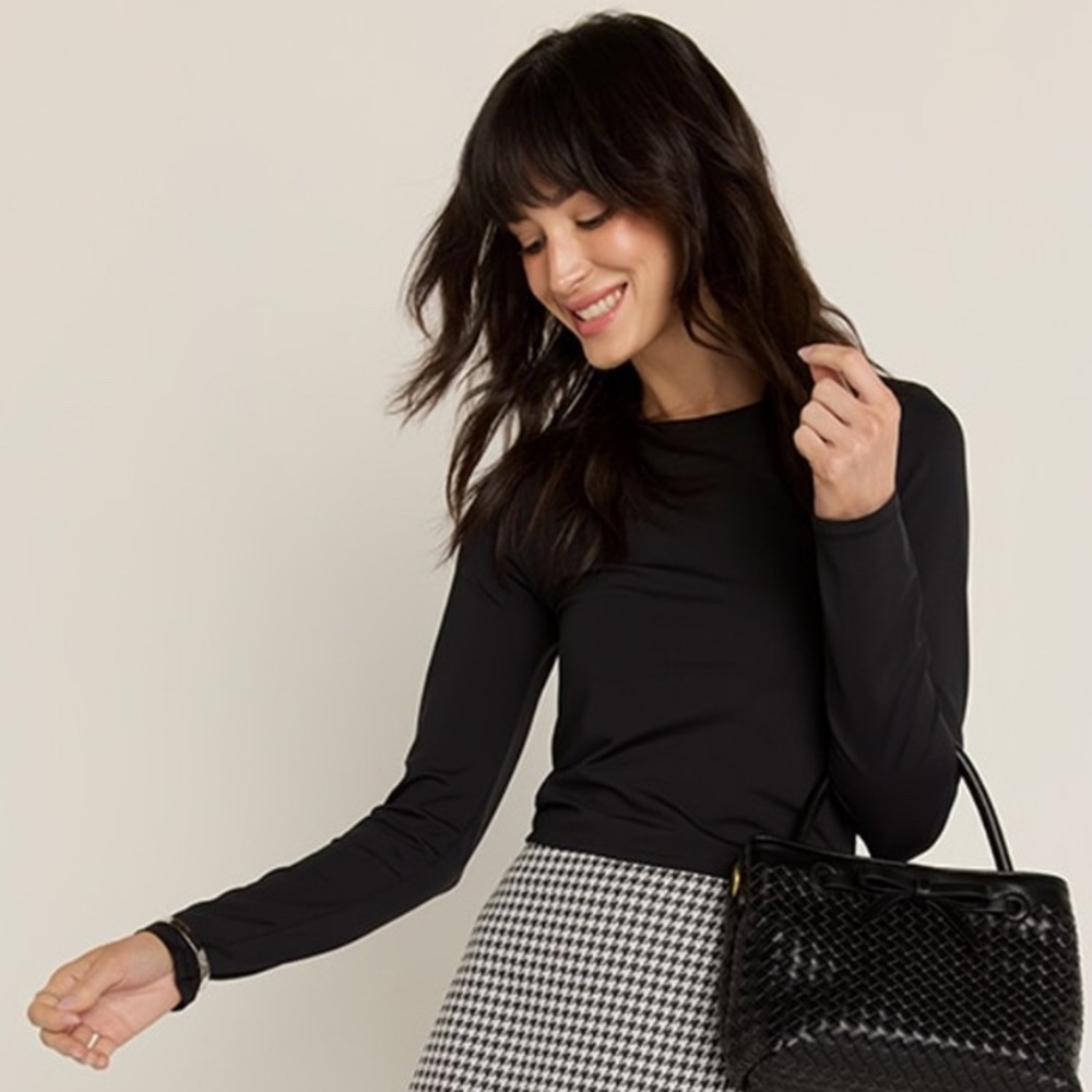 Yummi by Francesca’s Black long sleeve shirt